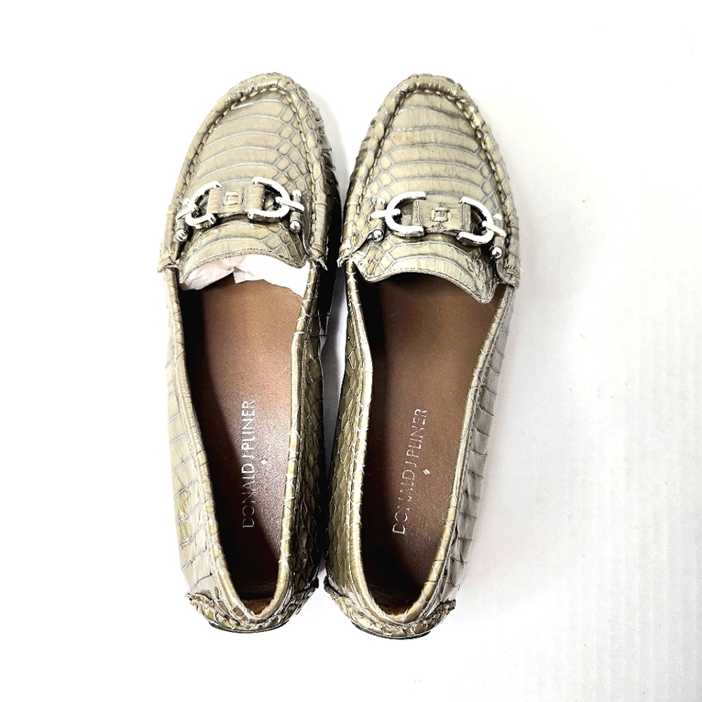 Donald Pliner driving moccasins. Croc embossed leather. Gray. 6.5 - Picture 3 of 13